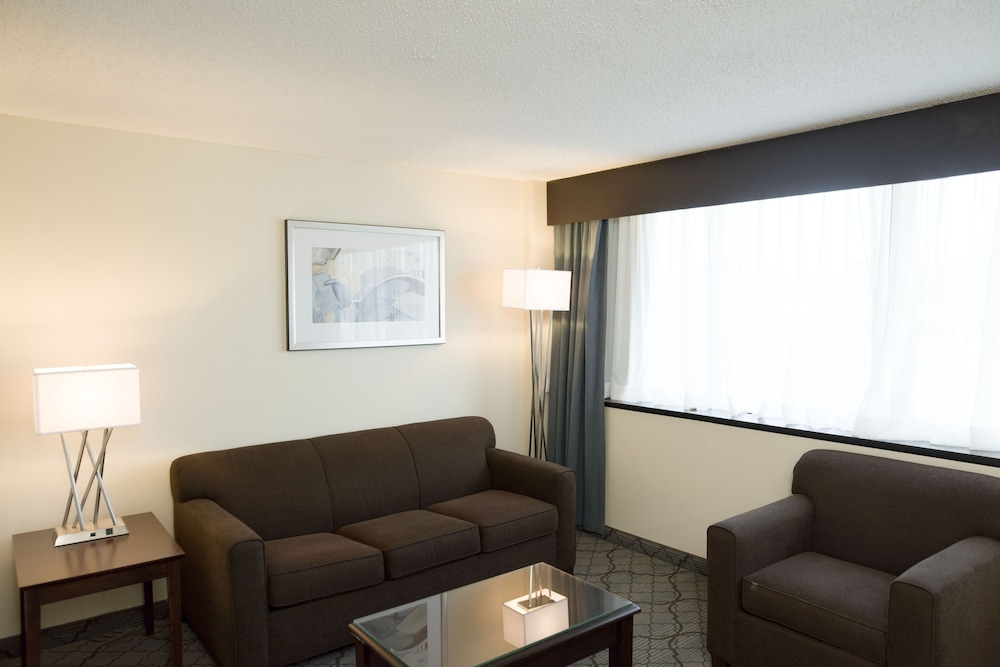 Suite, 1 Bedroom (Walk-In Shower) - Photo 1