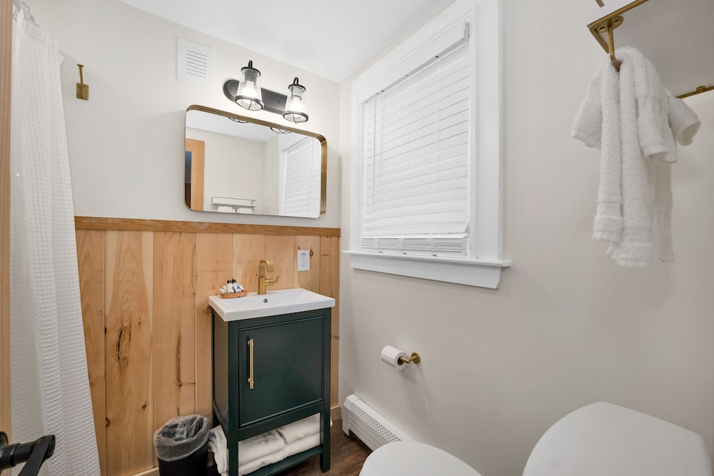 Basic Quadruple Room photo 2