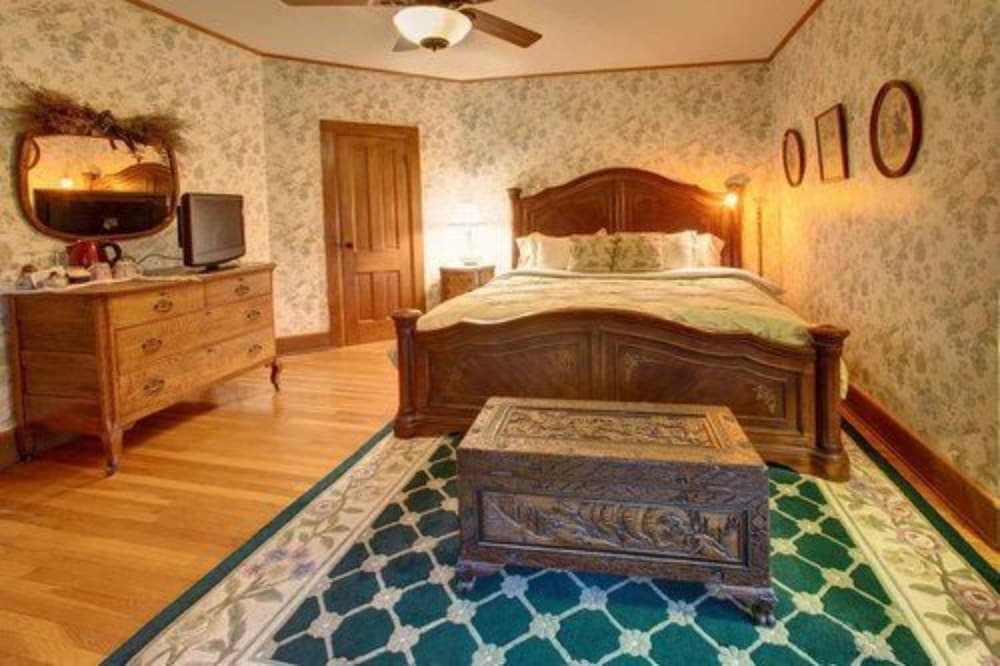 Emerald Room photo 2