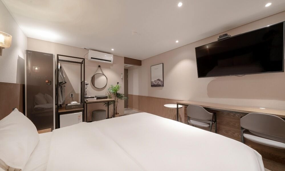 Economy Double Room - Photo 7