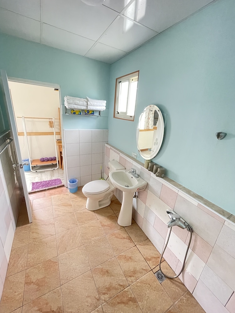 Standard Quadruple Room - Photo 12