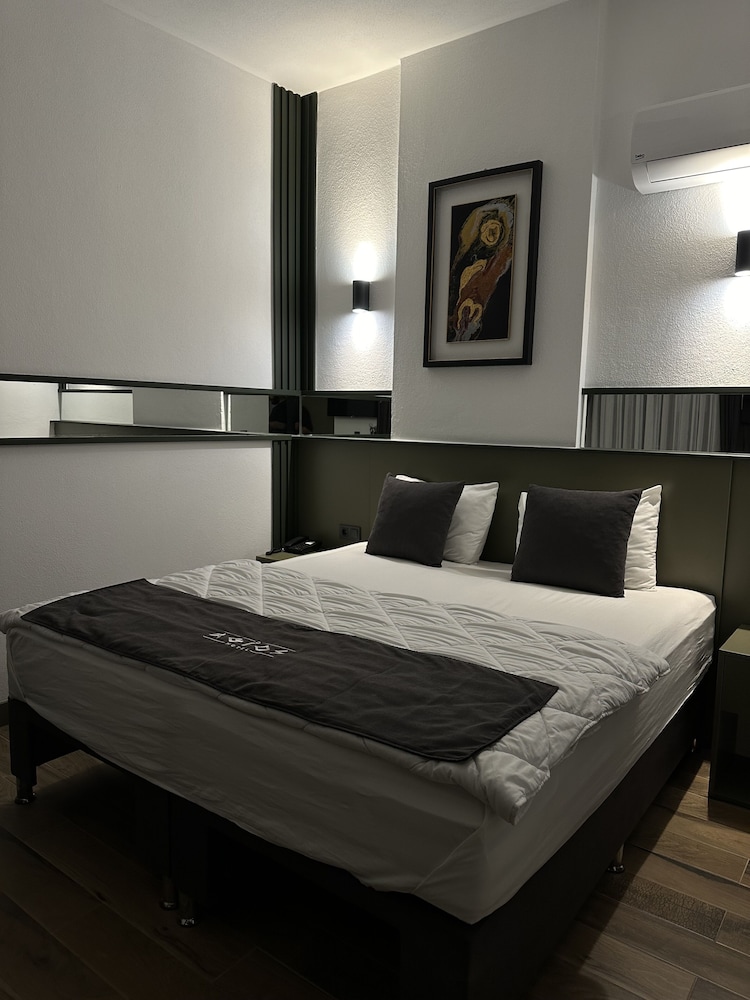 Standard Double or Twin Room photo 1