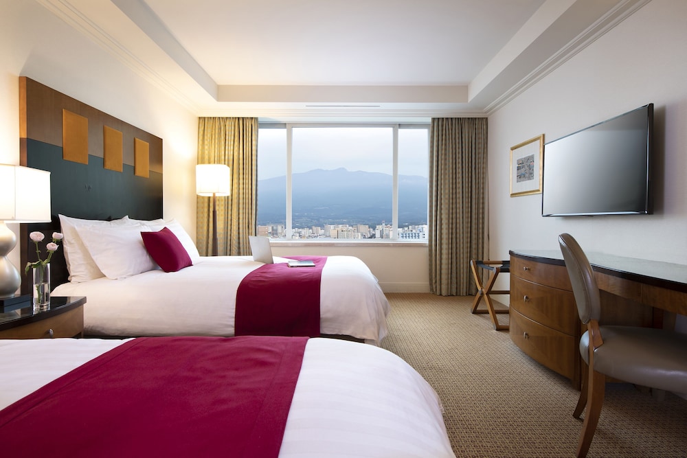 Family Twin Room, Mountain View (2 Can Beer And Mixed Nuts)