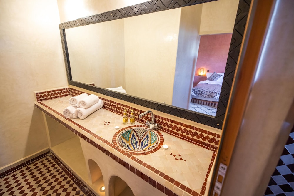 Deluxe Twin Room - Photo 15