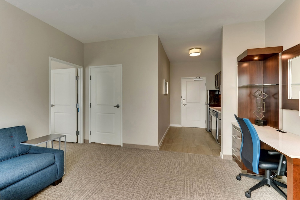 Suite, 1 Bedroom - Photo 9