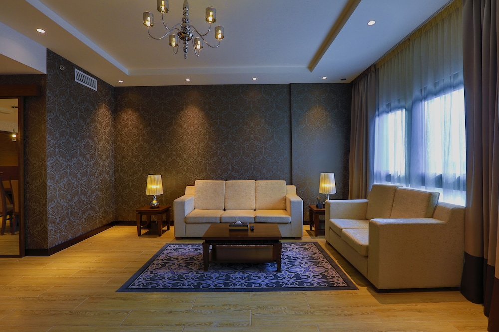 Deluxe Suite - Complimentary Shuttle Bus to Beach & Mall of the Emirates photo 3