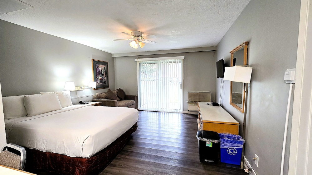 Suite, 2 Bedrooms, Kitchen photo 1