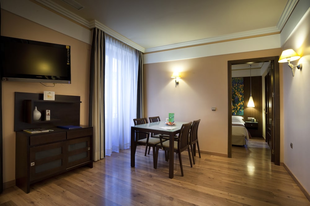 Superior Suite - Photo 6