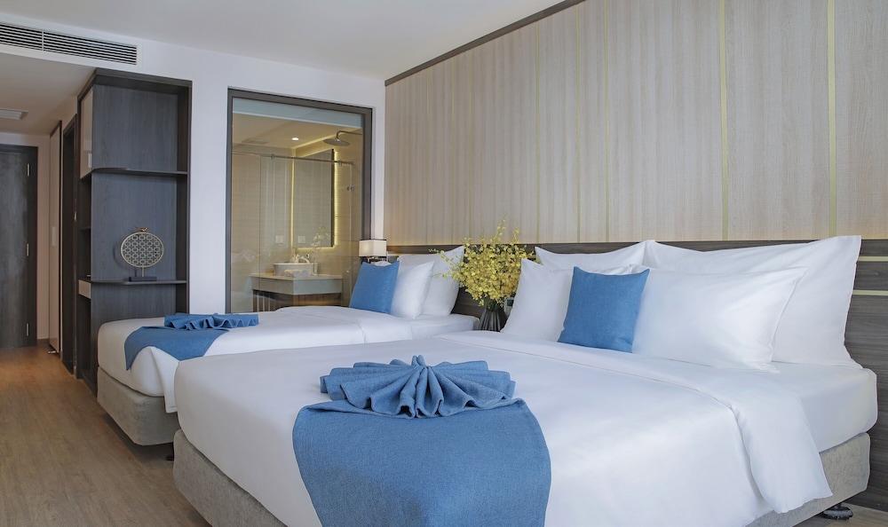Senior Deluxe Room, City View - Photo 4