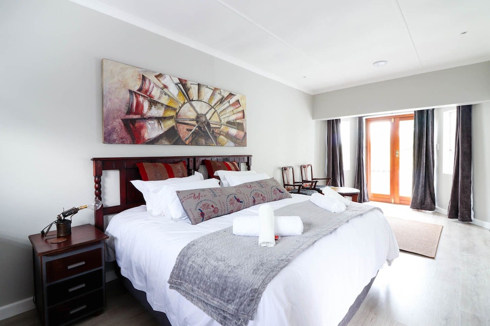 Double or Twin Room, 1 King Bed, Pool View photo 2