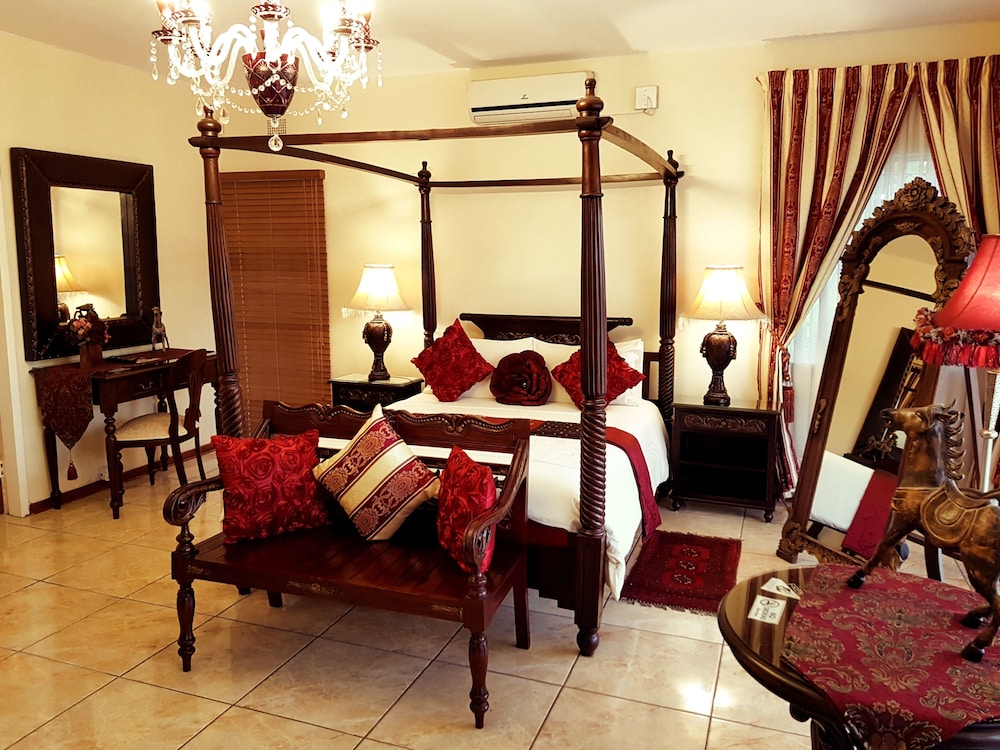 Honeymoon Suite photo 1