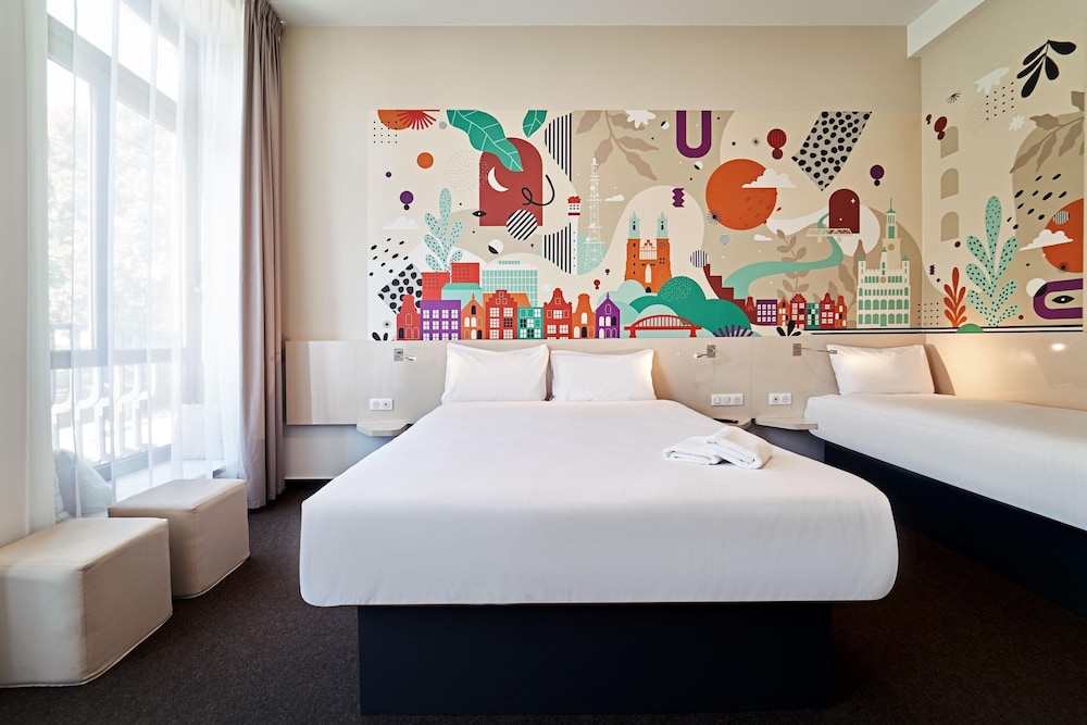 Family Triple Room, City View photo 2