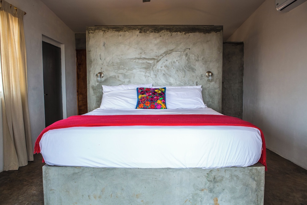 Design Double Room, 1 Bedroom, Hill View photo 2