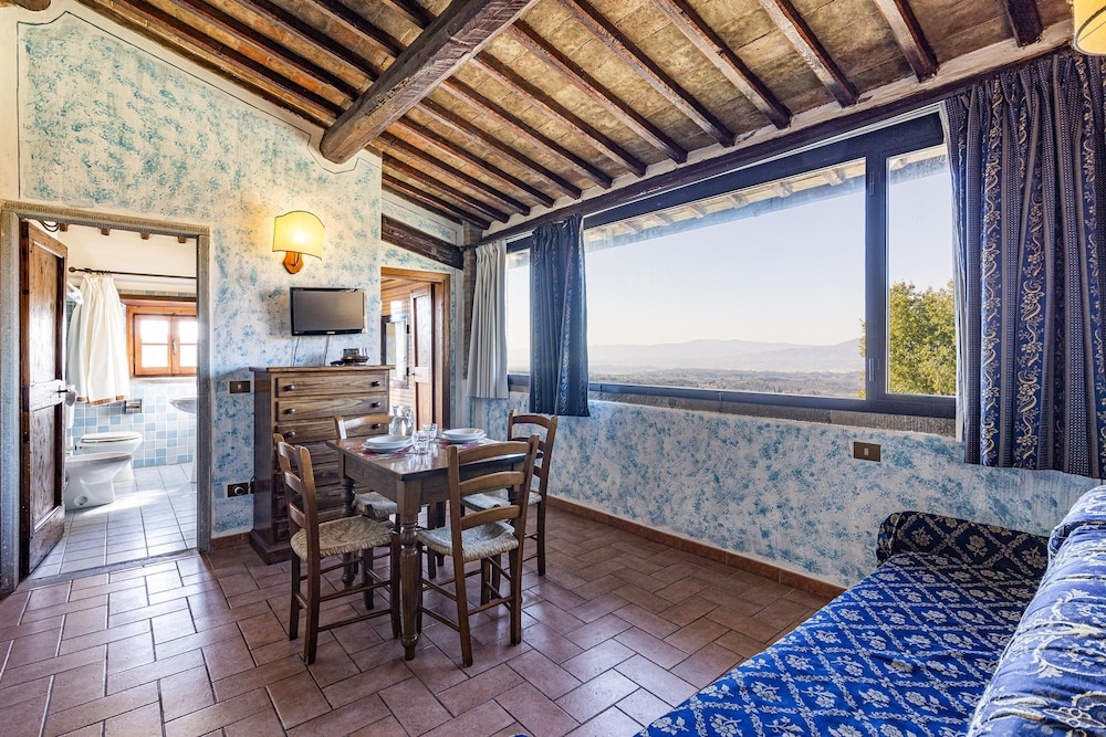 Family Apartment, 1 Bedroom (Usignoli Pool Apartment Tuscany) photo 3