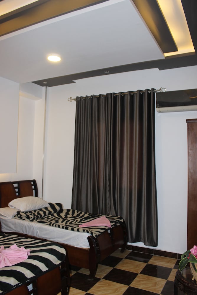 Deluxe Double or Twin Room, 2 Queen Beds, Private Bathroom, City View