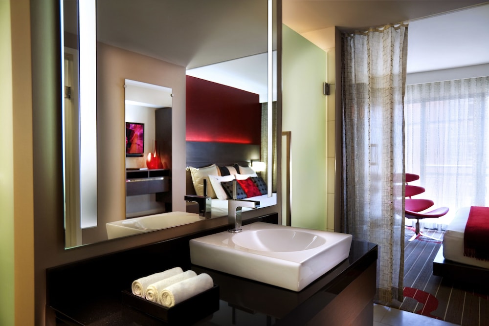 Suite, 1 King Bed (Hard Rock) - Photo 9