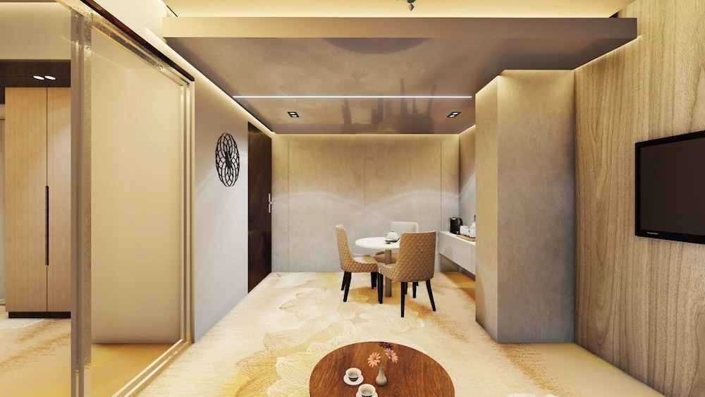 Suite, Balcony, City View photo 2