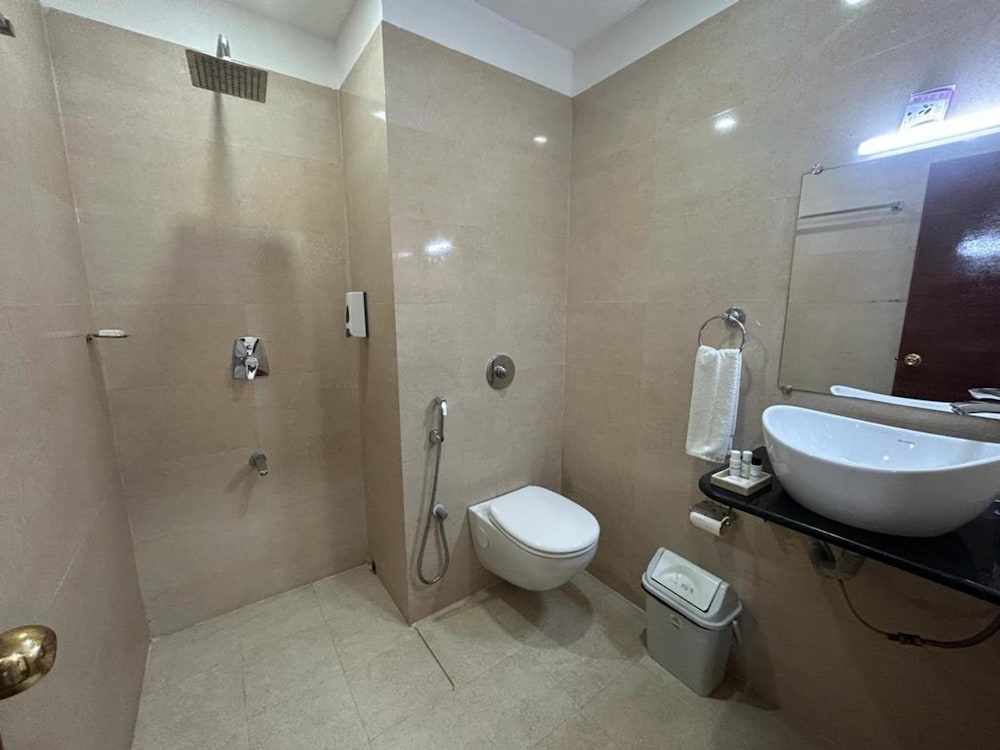 Deluxe Queen Room - Photo 2