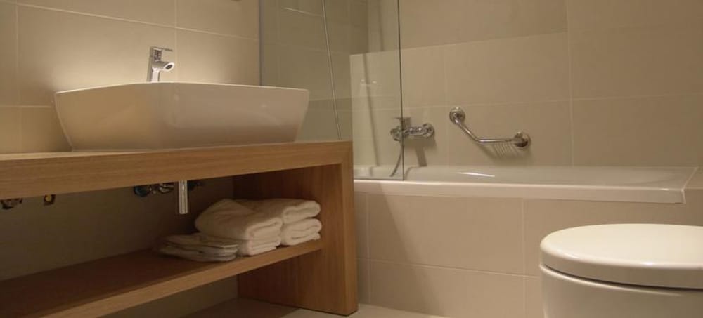 Executive Suite - Photo 13
