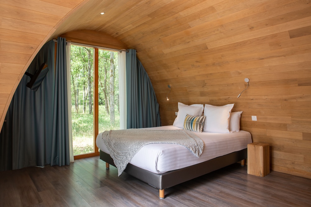 Superior Cabin, 1 Queen Bed, Garden View photo 3