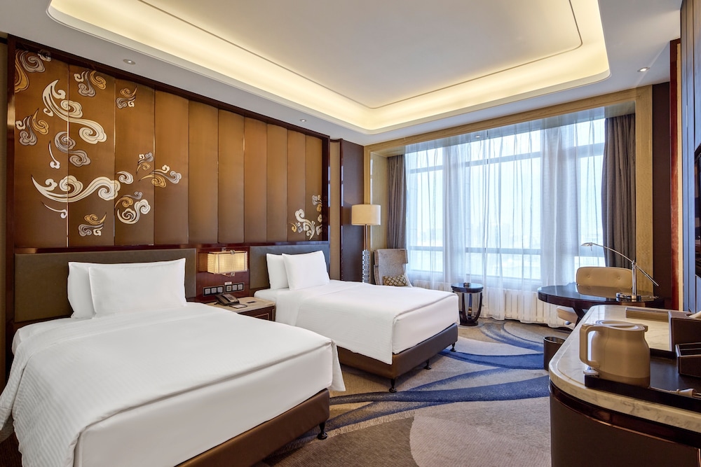 Club Room, Multiple Beds, Lake View