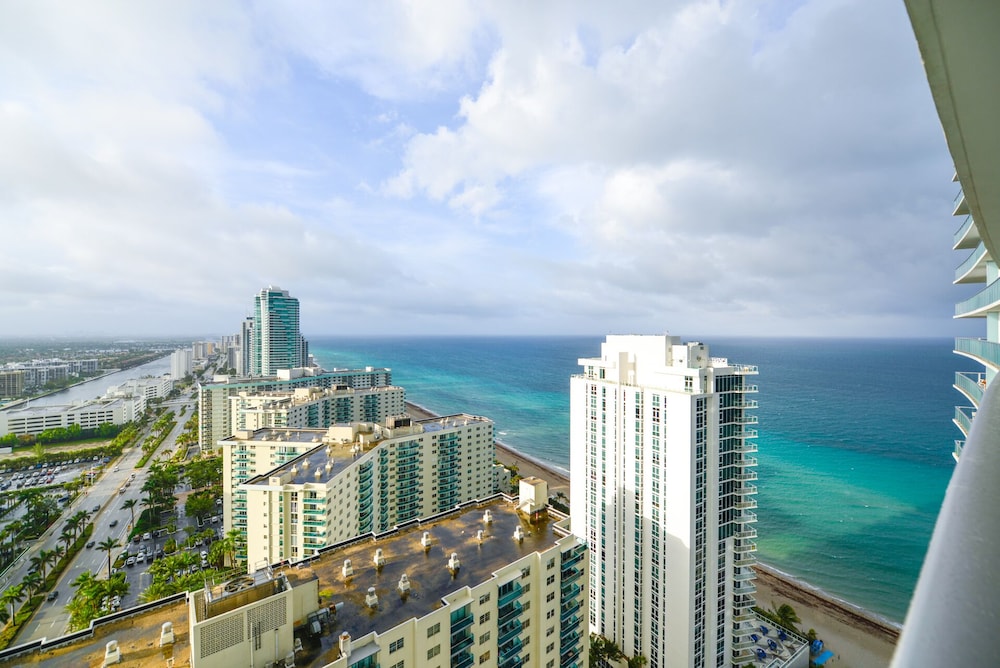 Luxury Condo, 2 Bedrooms, Ocean View photo 2