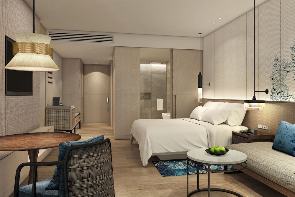 Deluxe Room, 1 King Bed, Garden View (Balcony) - Photo 1