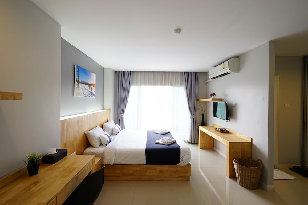 Superior Room, 1 King Bed photo 2