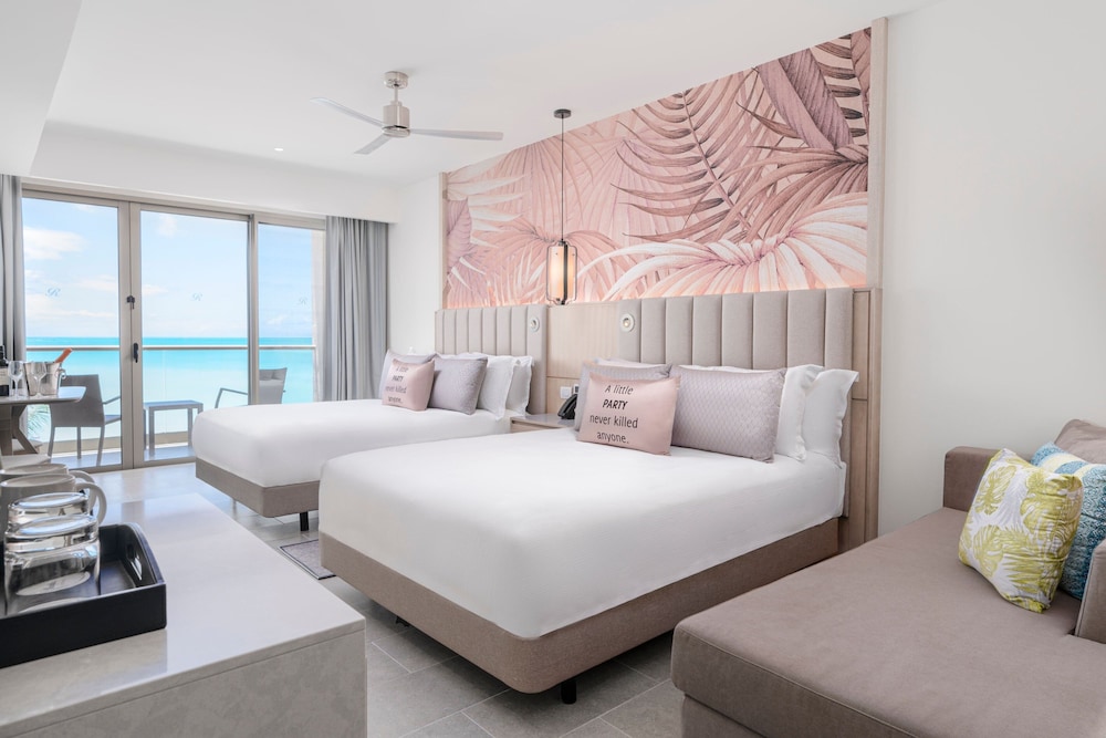 Luxury Junior Suite Beach Front Swim Out King Diamond Club
