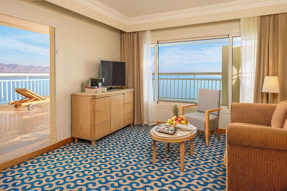 Suite, 1 King Bed (Coral) - Photo 3