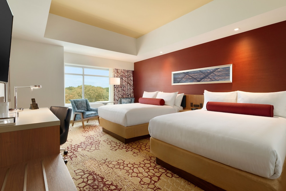 Room, 2 Queen Beds, River View