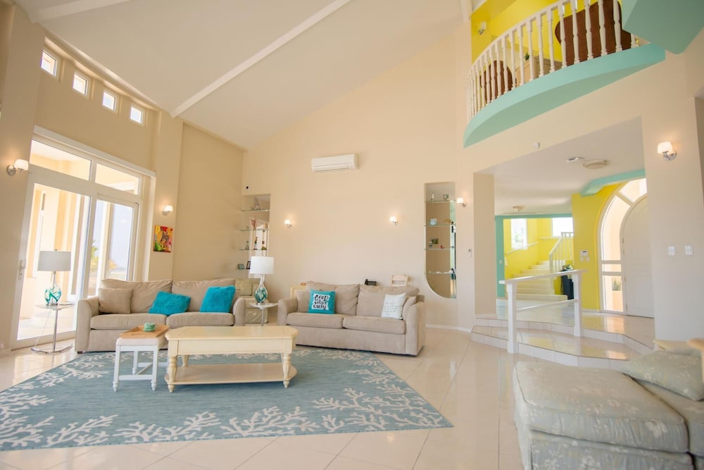 Villa photo 1