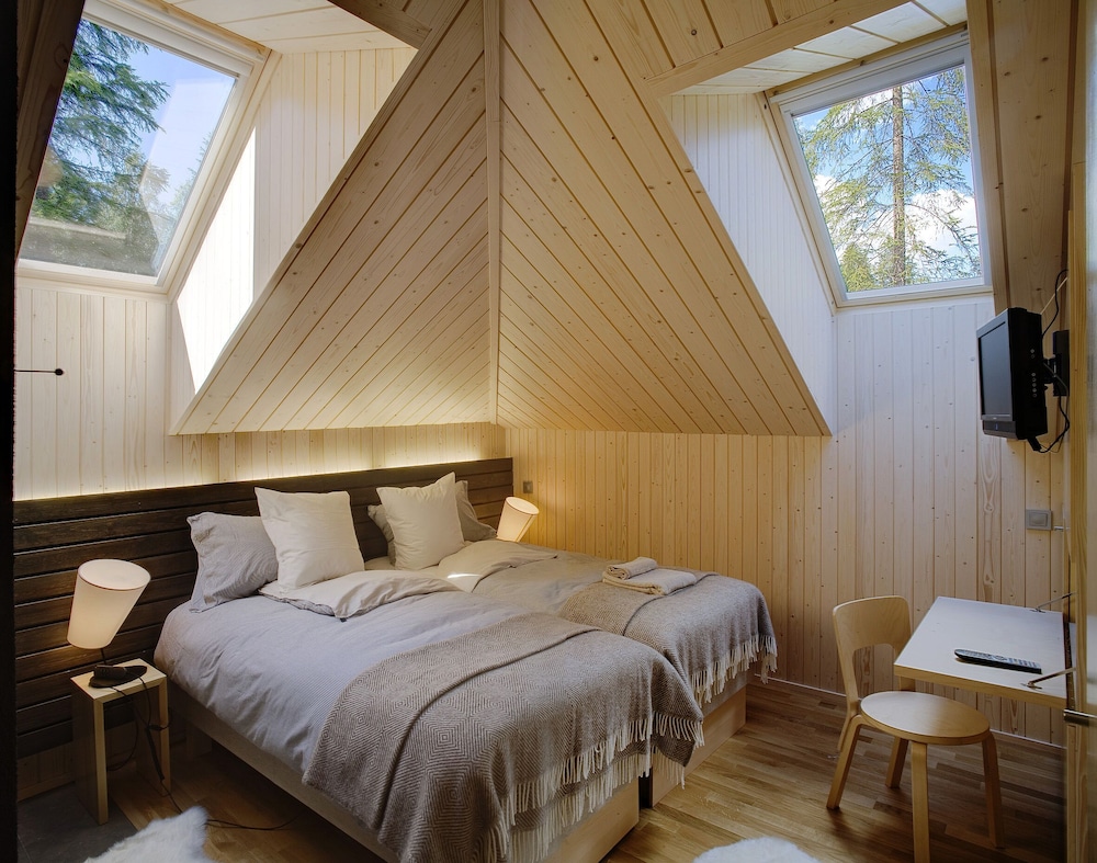 Lakeside Villa with Sauna and Own Pier, 3 Bedrooms (Final Cleaning Included)