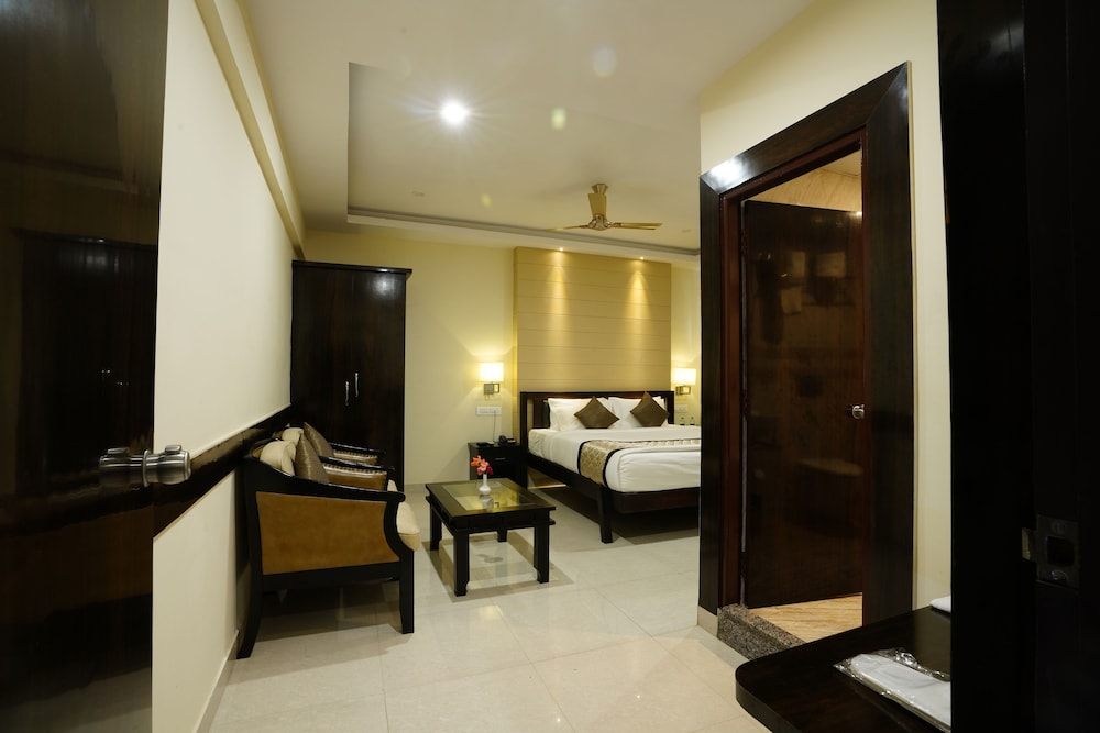 Executive Room - Photo 11