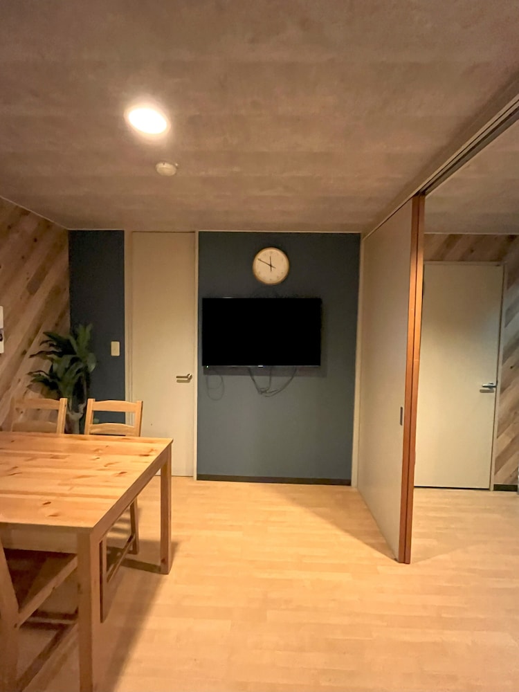 Nakano 301, NS- [Up to 6 Guests]1 Room (40sqm)/3 beds/7 min to Nearest Station/Close to Shinjuku photo 2
