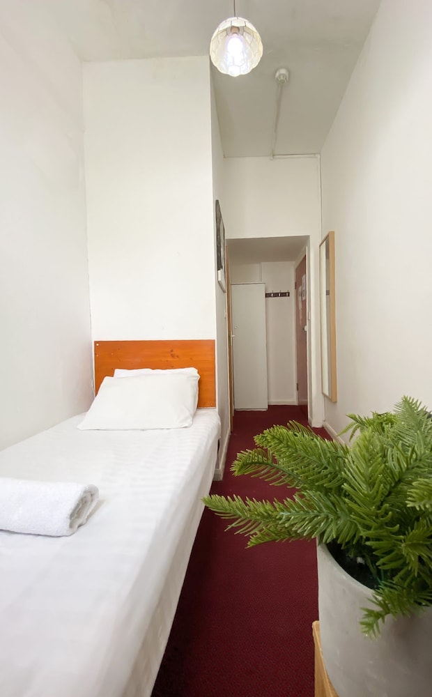 Standard Single Room, Private Bathroom photo 2