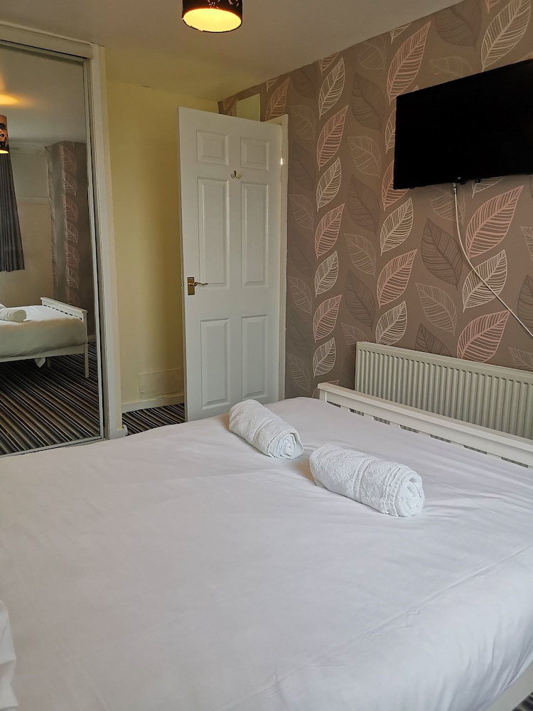 Deluxe Room, 1 King Bed photo 2