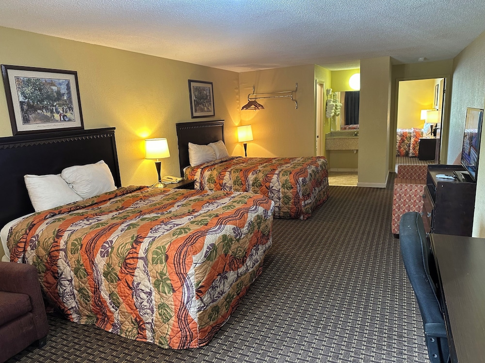 Family Suite, 2 Bedrooms, Kitchenette, City View photo 2