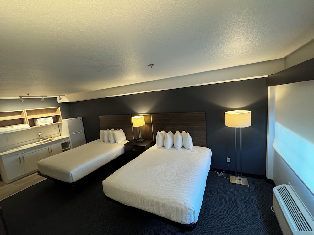 Standard Studio, 2 Queen Beds, Non Smoking, Refrigerator & Microwave