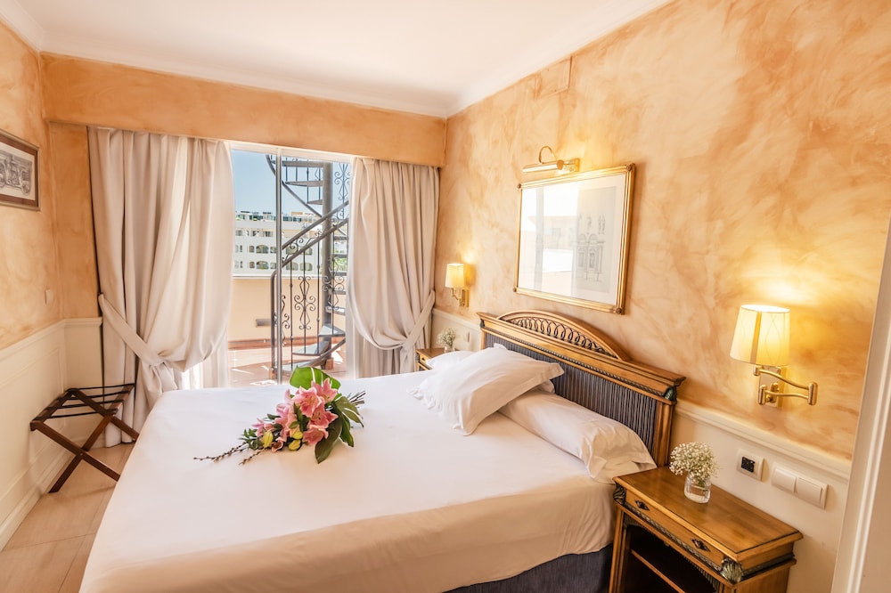 Penthouse, 1 Bedroom, Sea View - Photo 1