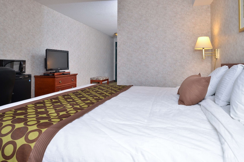 Suite, 1 King Bed, Non Smoking - Photo 2