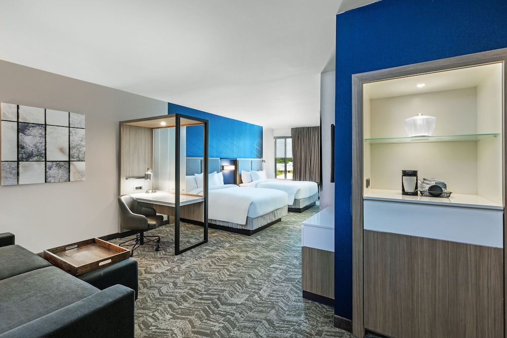 Suite, 2 Queen Beds (Mobility/Hearing Accessible, Tub) - Photo 2