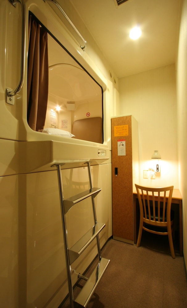 Upper Cabin Type Capsule Room with Shared Bath and Sauna Access (Men Only) photo 2