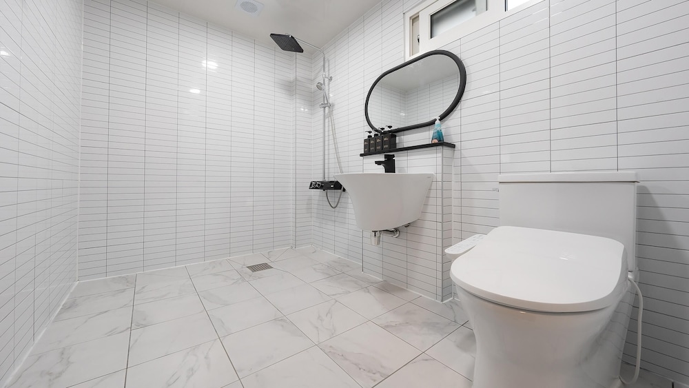 Basic Room, 1 Bedroom (Suite Room 307) - Photo 7