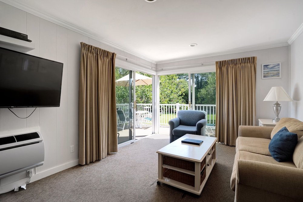 Deluxe Suite, Kitchen