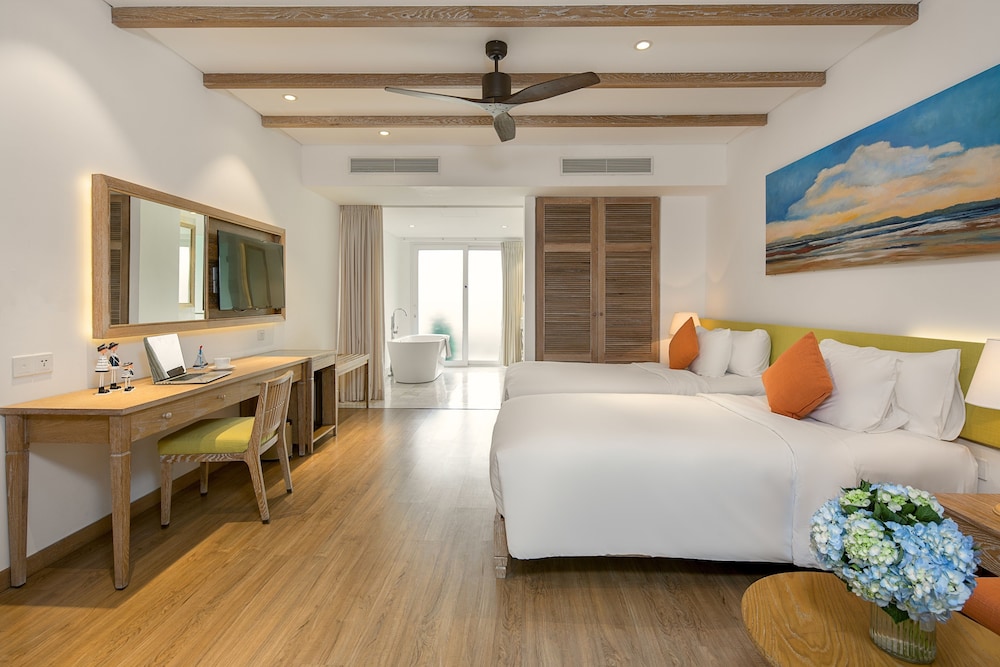 Junior Suite Twin Room, Balcony, Pool View photo 3
