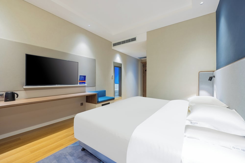 Standard Room, 1 King Bed - Photo 3