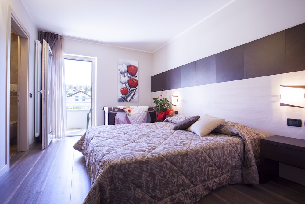 Comfort Double or Twin Room (with baby crib)