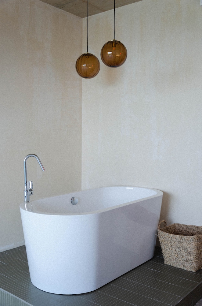 Deluxe Room, 1 Bedroom, Bathtub