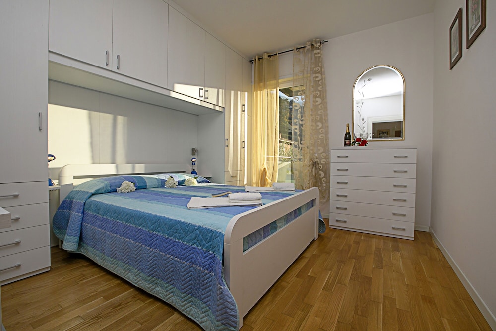 Family Apartment, Multiple Bedrooms (Torbole Relax, Pool & Balcony)